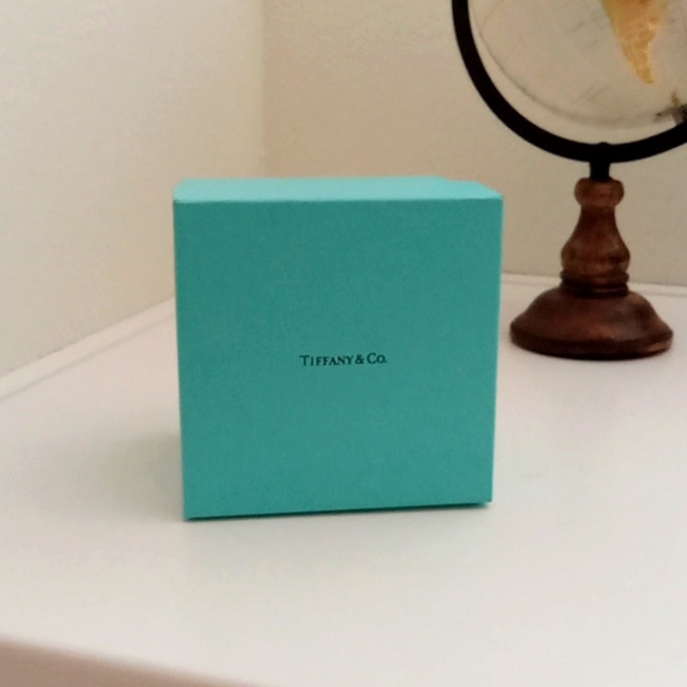 TIFFANY & CO. Gift Box